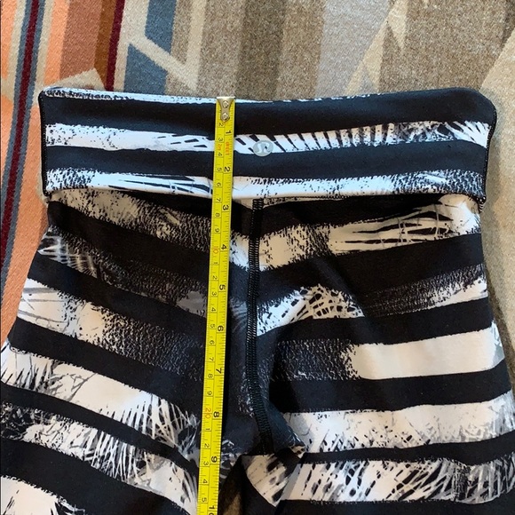 Limited edition print Lululemon Leggings size 4 - Picture 5 of 8